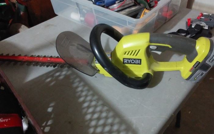 RYOBA TRIMMER
