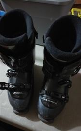 SKI BOOTS