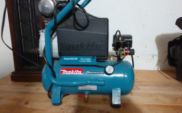 MAKITA PNEUMATICS MAC700