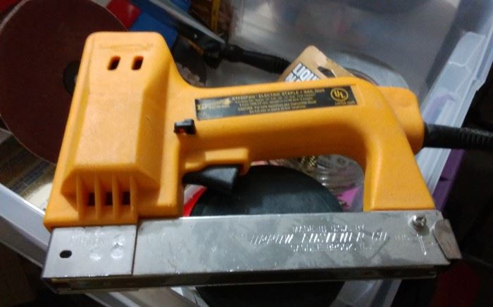 ELECTRIC STAPLE / NAIL GUN