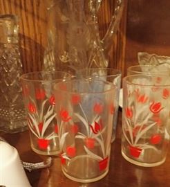 JUICE GLASSES RED TULIPS