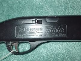 CROSMAN 766 PELLET / BB REPEATER  A COLEMAN DIVISION