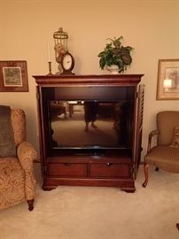 TV STAND - 42" TV