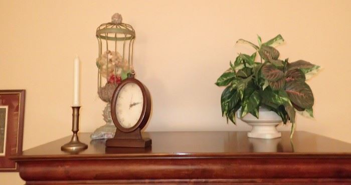 CLOCK - POT OF GREENS - CANDLE HOLDER