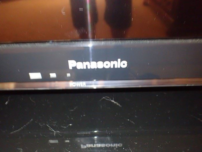 PANASONIC 42" TV