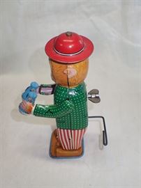 WIND UP MONKEY WITH BINOCULARS