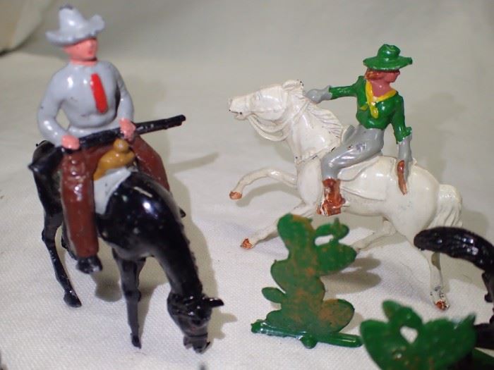 METAL TOY COWBOY AND COWGIRL