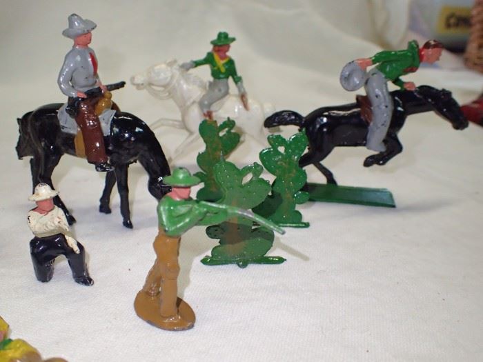 METAL TOY COWBOY AND COWGIRL