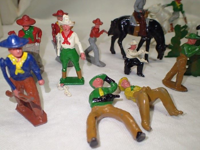 METAL TOY COWBOYS AND COWGIRLS