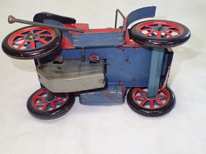 VINTIGE WIND UP LEVER WIND UP TIN TOY CAR