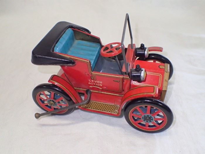 VINTIGE WIND UP LEVER WIND UP TIN TOY CAR