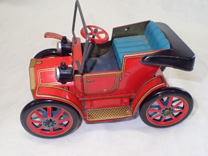 VINTIGE WIND UP LEVER WIND UP TIN TOY CAR