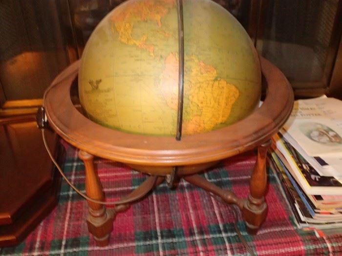 LIGHTED GLOBE