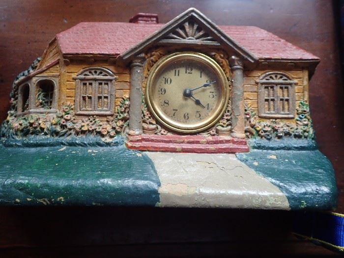 BUNGALOW HOUSE CLOCK 