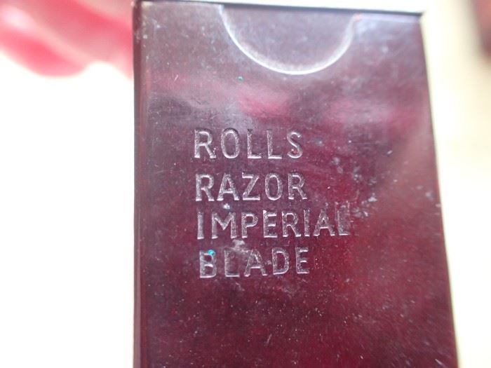 ROLLS RAZORS IN CASE