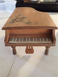 MUSICAL PIANO