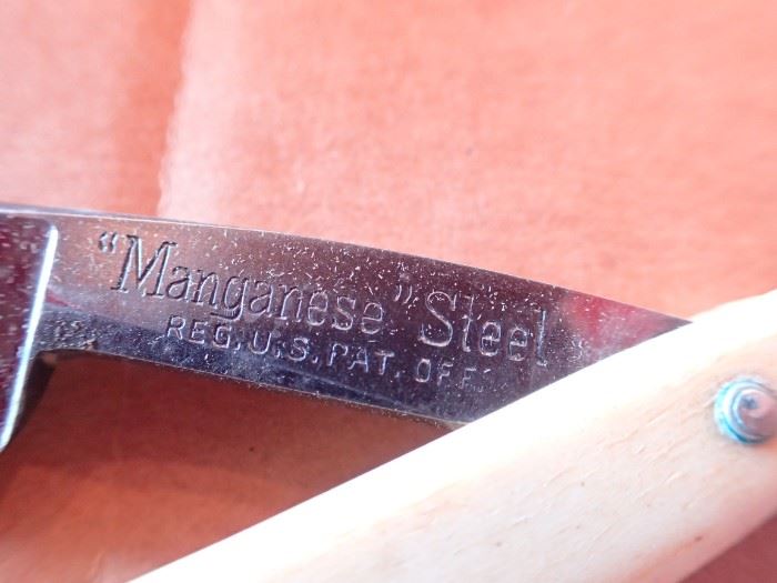 MANGANESE STEEL STRAIGHT EDGE RAZOR AND BOX