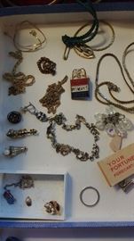 ASSORTED JEWELRY 