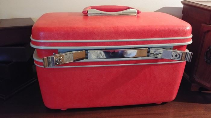 VINTAGE LUGGAGE