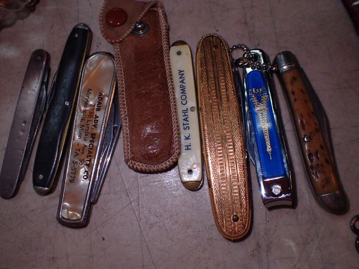 POCKET KNIVES