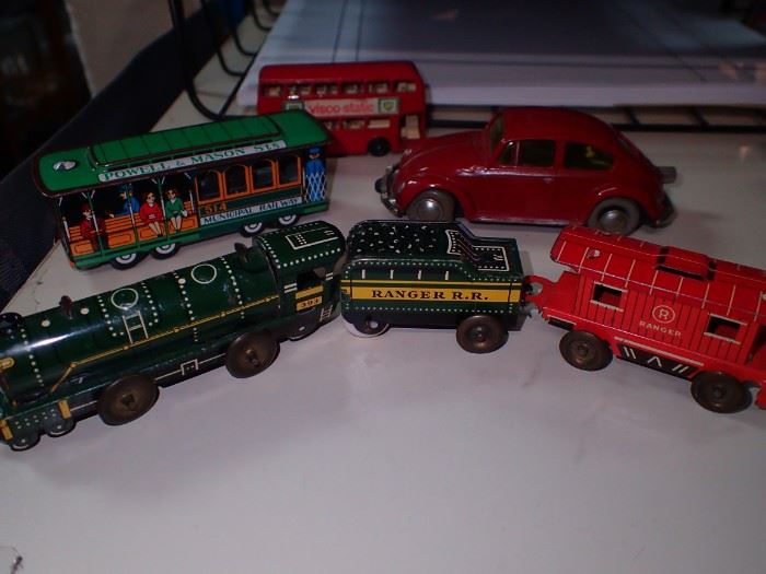 TIN TOY TRAIN SET - VOLKSWAGON WINDUP TOY