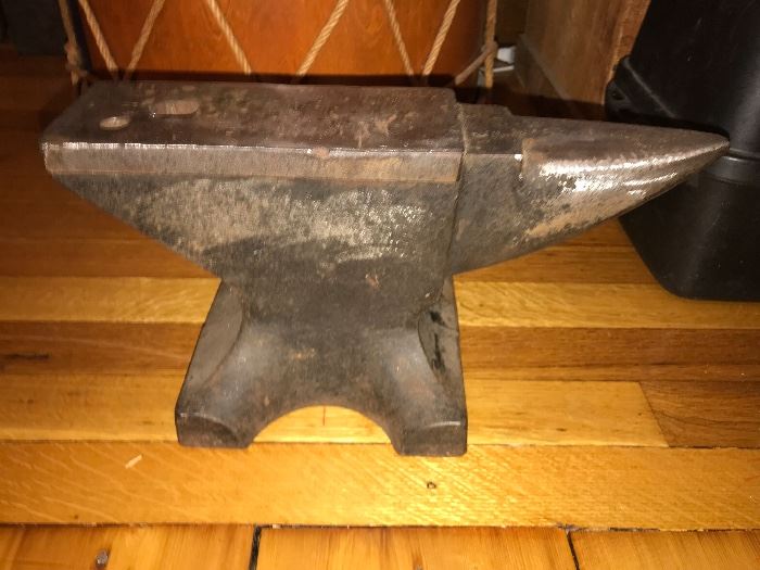 LARGE ANTIQUE ANVIL