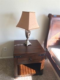 Oak nightstand/end table