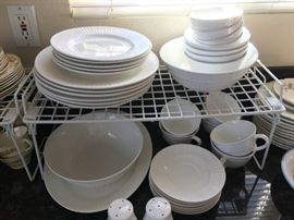   Beige Gibson dish set 