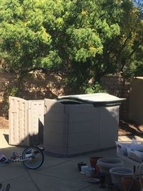  Small Rubbermaid shed 