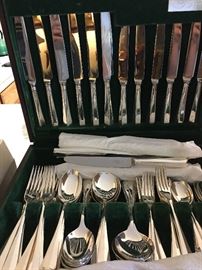 Flatware set