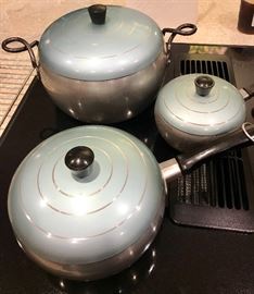 Vintage Pot & Pans Set (Very Good Condition)