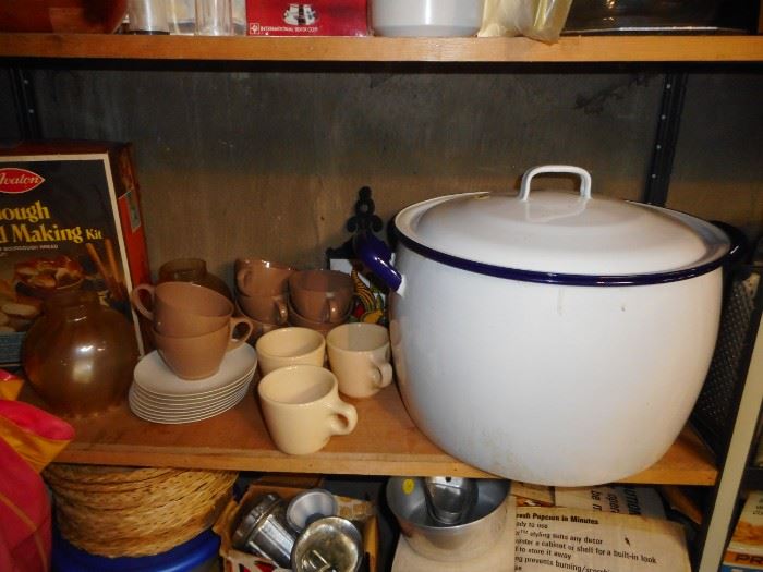 Vintage Enamel Dutch Oven