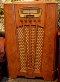 Norman Rockwell replica 4 foot stand up radio ........nice condition