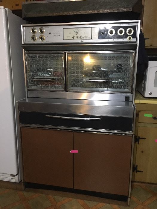 Mid-century Frigidaire Custom Imperial Stove -- this is just like the one at Graceland (and yes, it still works)  Please note this is subject to pre-selling before sale actually starts