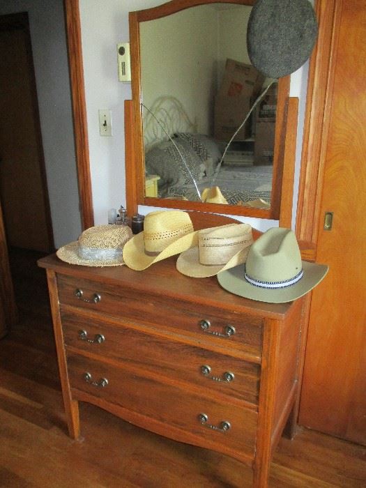          DRESSER WITH MIRROR AND MEN'S HATS