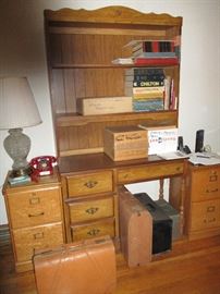  BASSETT DESK AND A PAIR OF WOODEN FILE CABINETS