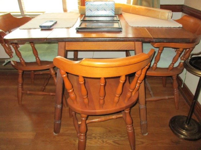                      DINING TABLE AND 6 CHAIRS