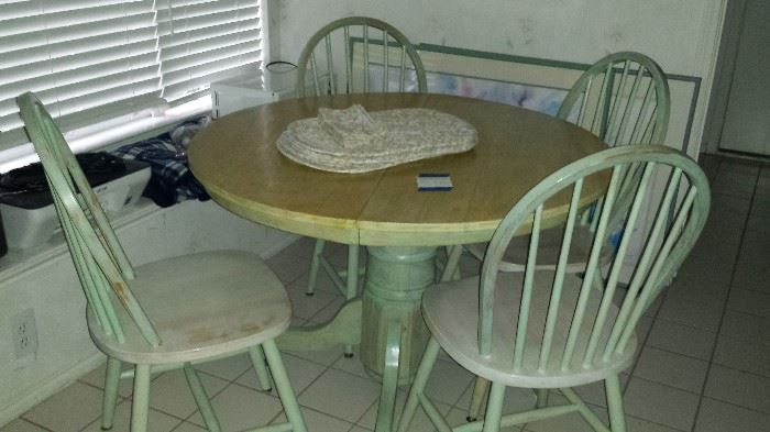 Vintage Pedestal Kitchen table with 5 Chairs