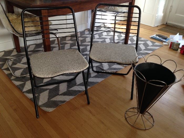 set of 4 vintage folding chairs/vintage umbrella stand
