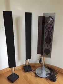 Bang and Olufsen Beosound 9000 with speakers on stand