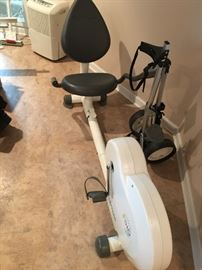 TUNTURI F510 RECUMBENT BIKE