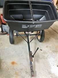 HUSKEE 175 LB. FERTILIZER/SEED SPREADER