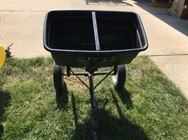 HUSKEE 175 LB. FERTILIZER/SEED SPREADER