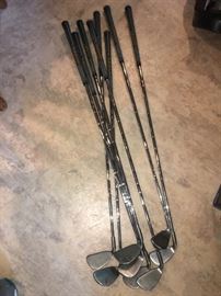 TAYLORMADE, CALLAWAY AND MORE GOLF SET W/BAG