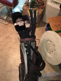 TAYLORMADE, CALLAWAY AND MORE GOLF SET W/BAG