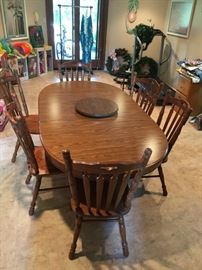 DINING TABLE W/6 CHAIRS.