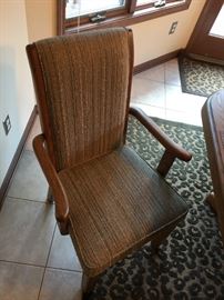 DINING TABLE W/6 CHAIRS.