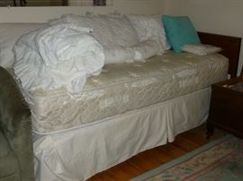 Retro Twin Bed w/Nice Twin Mattress Set