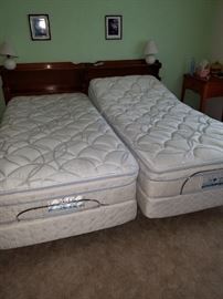 Twin Sleep Number Beds with Controls. Head Lift and Foot Lift. Nice Condition!