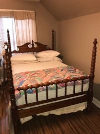 Fabulous 4 poster Spindle Style bed